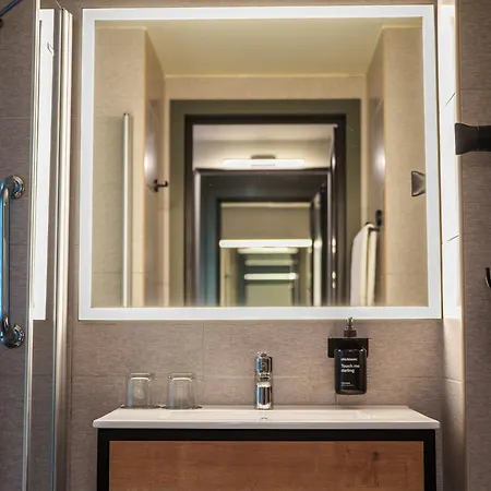 Honest By Chic & Basic 4*