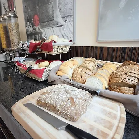 Honest By Chic & Basic 4* Budapest