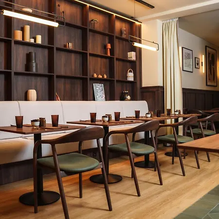 Honest By Chic & Basic Budapest