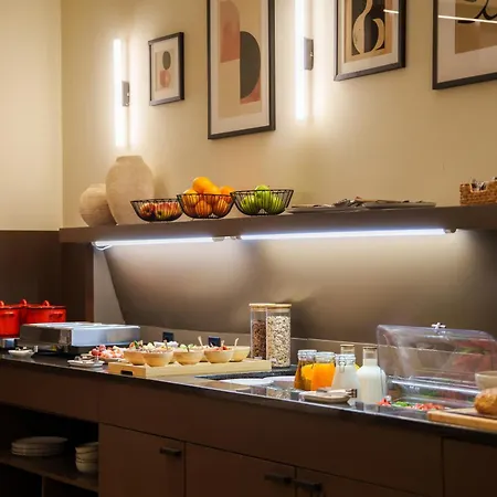 Honest By Chic & Basic Budapest