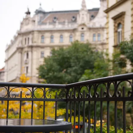 Honest By Chic & Basic 4* Budapest