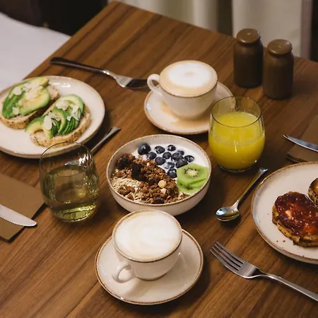 Honest By Chic & Basic 4*