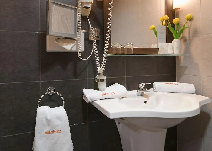 Honest By Chic & Basic 4*