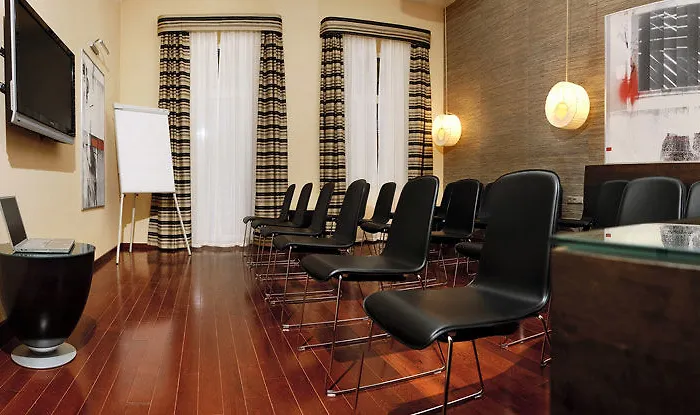 Hotell Honest By Chic & Basic 4*