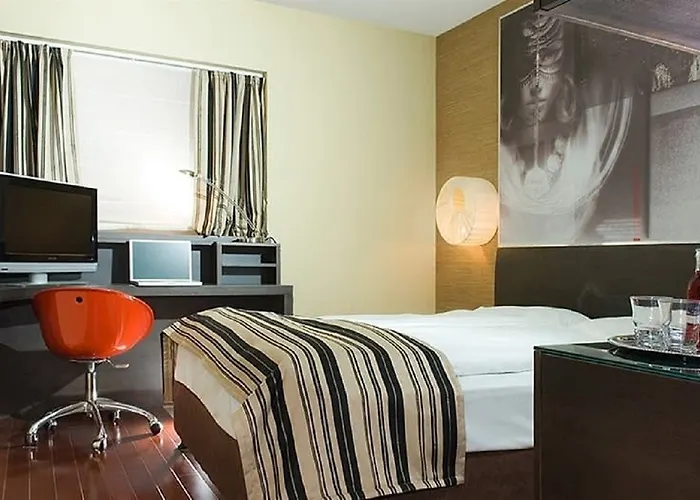 Honest By Chic & Basic 4*