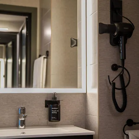 Honest By Chic & Basic 4*