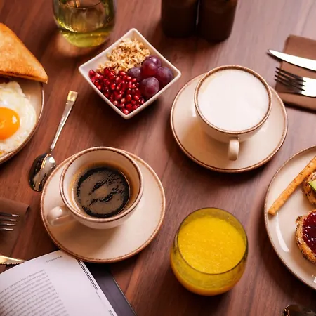 Honest By Chic & Basic Budapeszt