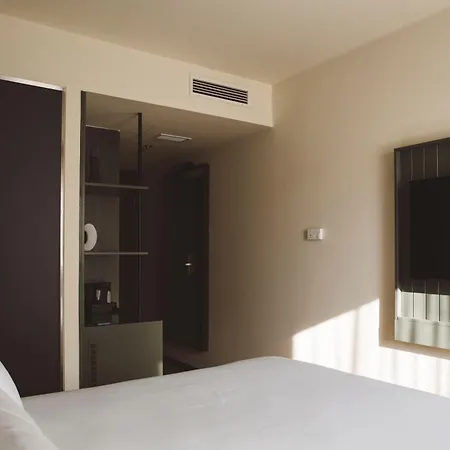 Honest By Chic & Basic Hotel 4*