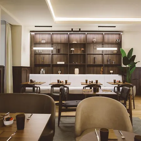 Honest By Chic & Basic Boedapest