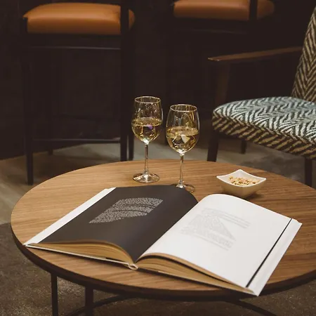 Honest By Chic & Basic Hotel