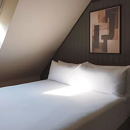 Hotel Honest By Chic&basic