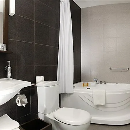 The Honest Budapest By Chic & Basic