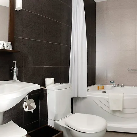 The Honest Budapest By Chic & Basic 4*