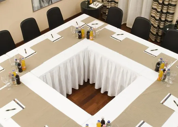 Отель Honest By Chic & Basic Будапешт