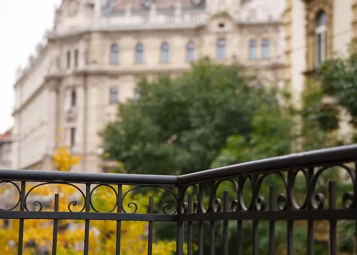 Honest By Chic & Basic 4* Budapest