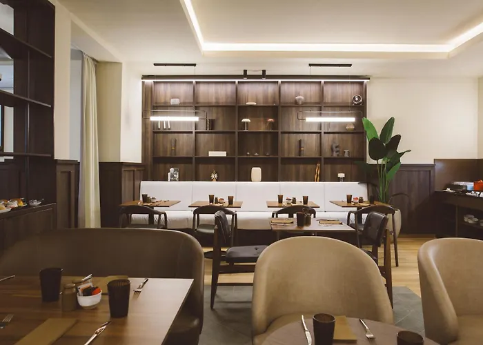 Honest By Chic & Basic Будапешт