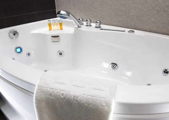 Honest By Chic & Basic 4*