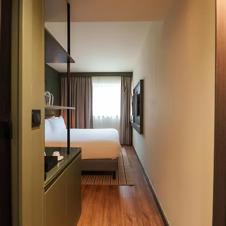 Honest By Chic & Basic בודפשט