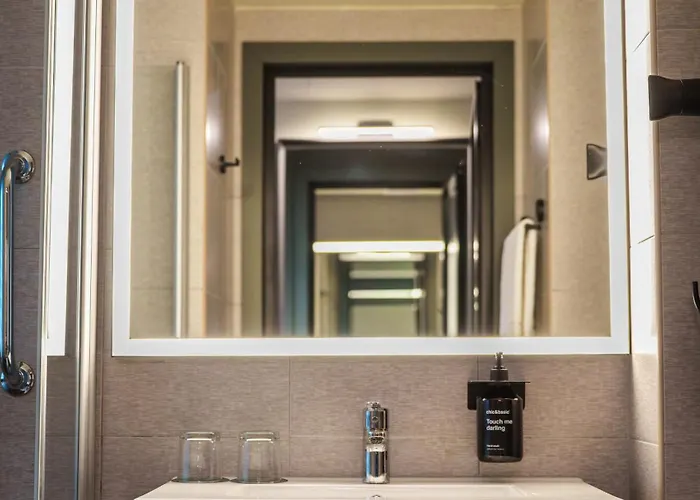 Honest By Chic & Basic 4*