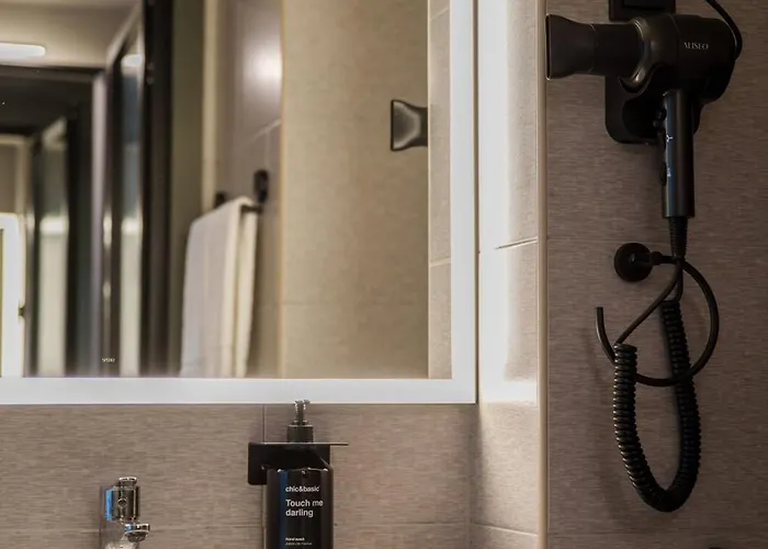 Honest By Chic & Basic 4*