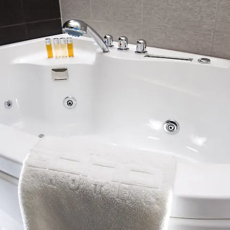 The Honest Budapest By Chic & Basic 4*