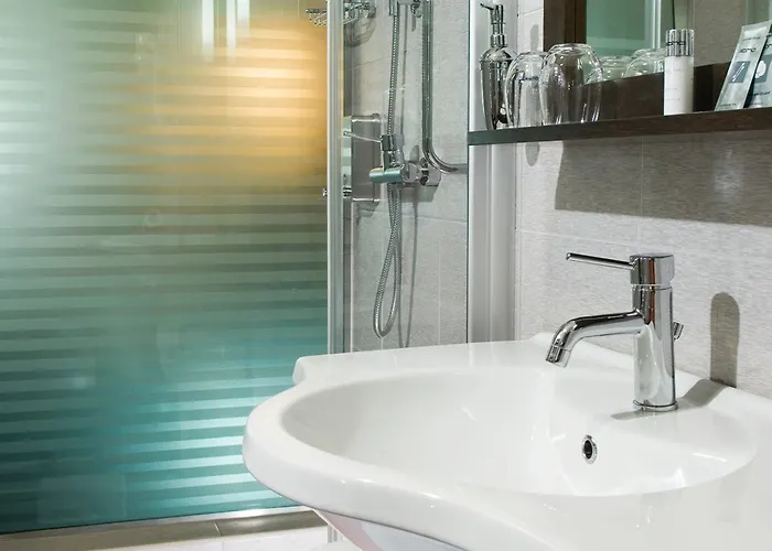 Honest By Chic & Basic 4*